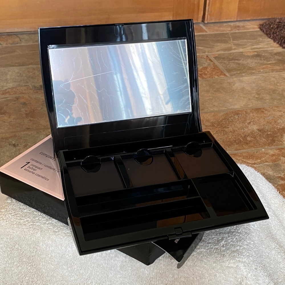 NIB Mary Kay Compact Pro